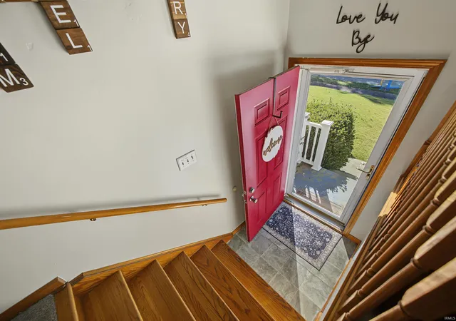 Photo 2 of Sale Pending at 1013 Cross Gate Dr, Evansville, IN 47710 | MLS# 202642216 | Listing updated on 2026-10-19