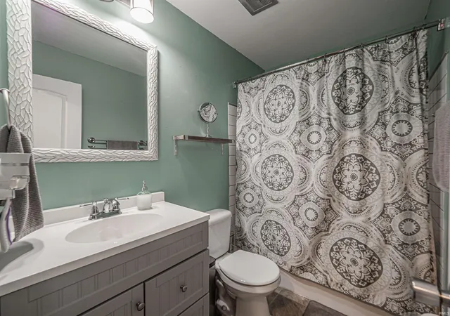 Photo 3 of Sale Pending at 1013 Cross Gate Dr, Evansville, IN 47710 | MLS# 202642216 | Listing updated on 2026-10-19