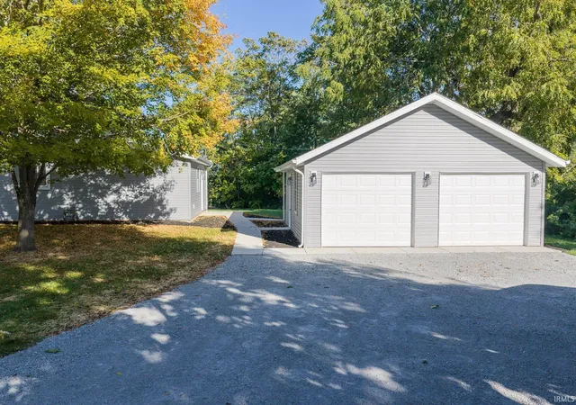 Photo 4 of Single family home for sale at 585 Walnut St, Wabash, IN 46992 | MLS# 202642265 | Listing updated on 2026-10-13
