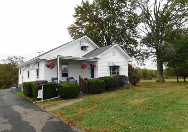Photo 1 of Single family home for sale at 1810 Lake Salinda Rd, Salem, IN 47167 | MLS# 202642269 | Listing updated on 2026-10-12