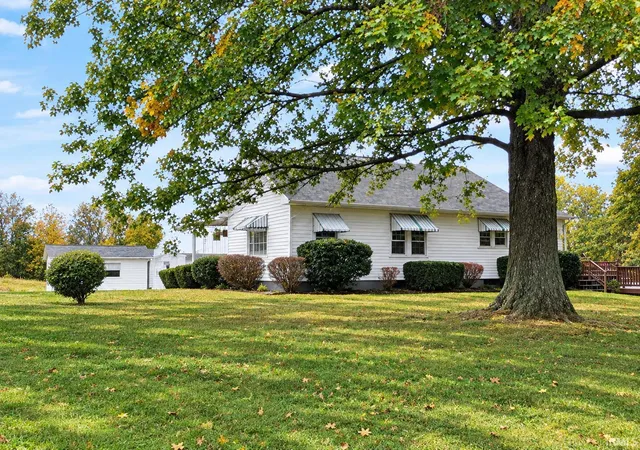 Photo 2 of Single family home for sale at 1810 Lake Salinda Rd, Salem, IN 47167 | MLS# 202642269 | Listing updated on 2026-10-12