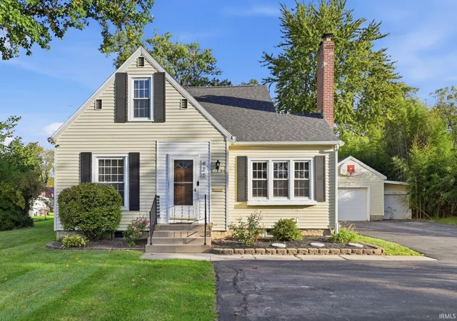 Single family home for sale at 420 W Perkins St, Hartford City, IN 47348 | MLS# 202642311