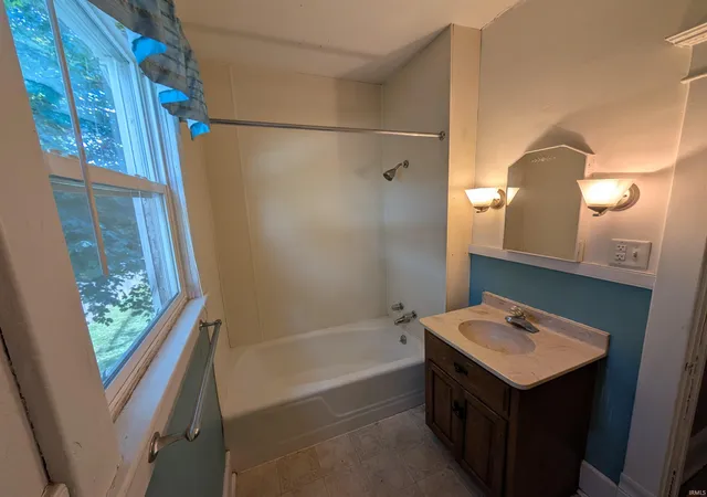 Photo 1 of Manufactured home for sale at 853 E Walnut St, Frankfort, IN 46041 | MLS# 202642315 | Listing updated on 2026-10-12