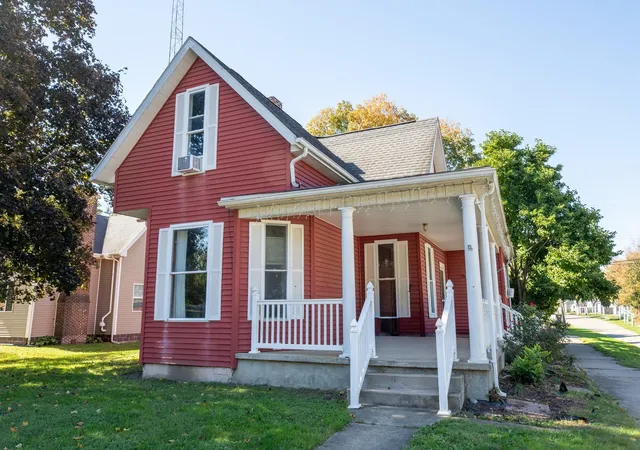 Photo 1 of Single family home for sale at 600 Fulton St, Rochester, IN 46975 | MLS# 202642325 | Listing updated on 2026-10-26