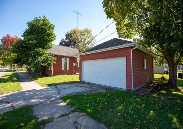 Photo 3 of Single family home for sale at 600 Fulton St, Rochester, IN 46975 | MLS# 202642325 | Listing updated on 2026-10-26