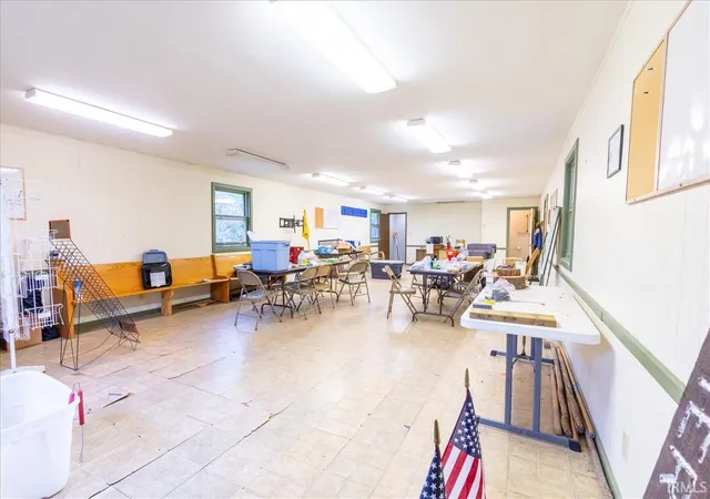 Photo 2 of Sale Pending at 948 Outer Gray St, Newburgh, IN 47630 | MLS# 202642344 | Listing updated on 2026-10-19