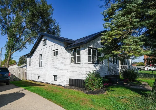 Photo 3 of Manufactured home for sale at 709 Dundee St, South Bend, IN 46619 | MLS# 202642389 | Listing updated on 2026-10-13