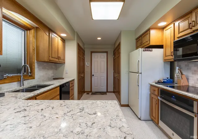 Photo 4 of Sale Pending at 6327 Langley Ct, Fort Wayne, IN 46815 | MLS# 202642408 | Listing updated on 2026-10-21