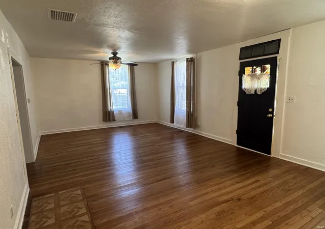 Photo 3 of Single family home for sale at 20 N Fremont St, Peru, IN 46970 | MLS# 202642417 | Listing updated on 2026-10-21