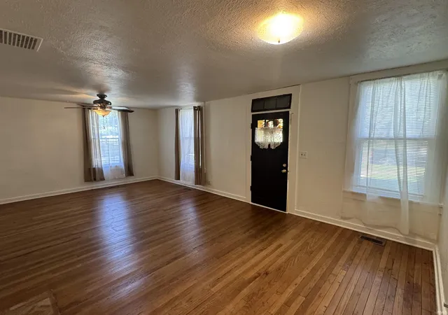 Photo 4 of Single family home for sale at 20 N Fremont St, Peru, IN 46970 | MLS# 202642417 | Listing updated on 2026-10-21