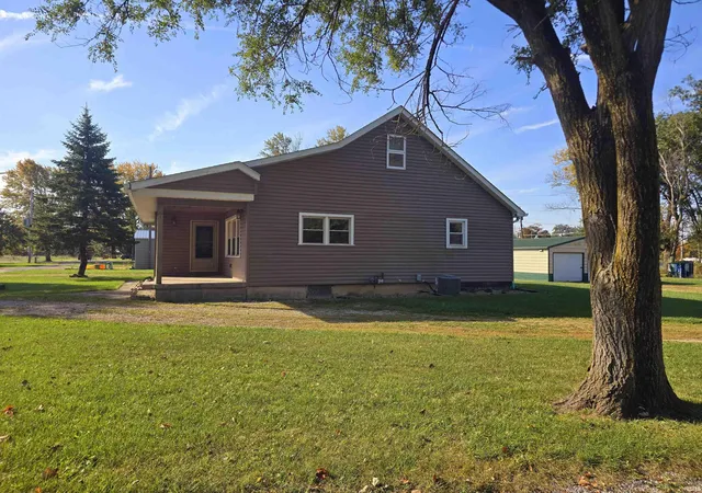 Photo 1 of Manufactured home for sale at 102 N East St, Hartford City, IN 47348 | MLS# 202642455 | Listing updated on 2026-10-21