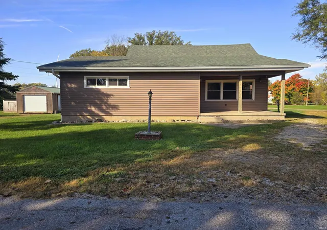 Photo 2 of Manufactured home for sale at 102 N East St, Hartford City, IN 47348 | MLS# 202642455 | Listing updated on 2026-10-21