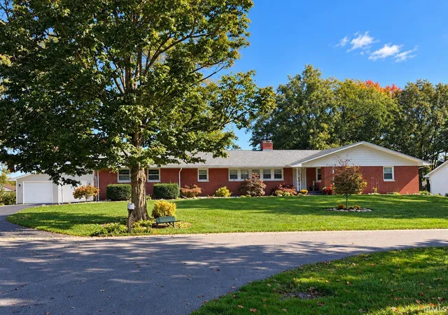 Photo 2 of Sale Pending at 12 Grv Park Dr, Columbia City, IN 46725 | MLS# 202642462 | Listing updated on 2026-10-16