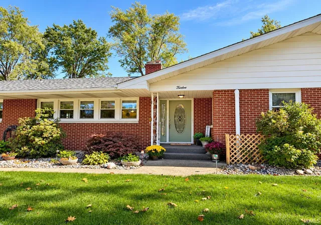 Photo 3 of Sale Pending at 12 Grv Park Dr, Columbia City, IN 46725 | MLS# 202642462 | Listing updated on 2026-10-16