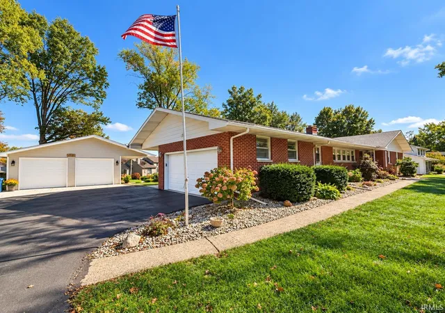 Photo 4 of Sale Pending at 12 Grv Park Dr, Columbia City, IN 46725 | MLS# 202642462 | Listing updated on 2026-10-16