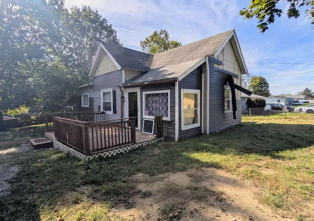 Manufactured home for sale at 725 W 17th Street, Marion, IN 46953 | MLS# 202642509