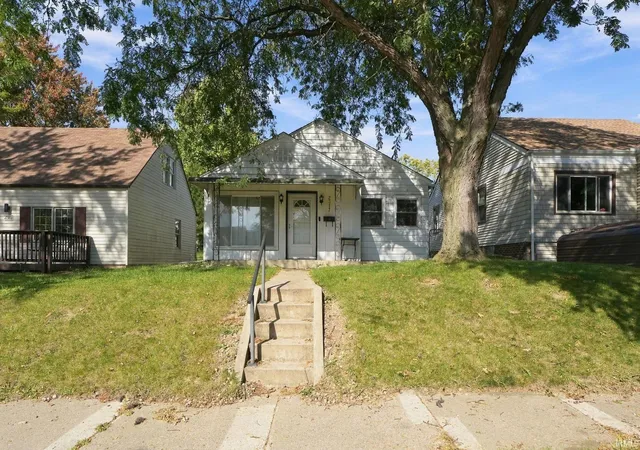Photo 2 of Manufactured home for sale at 2317 Charlotte Ave, Fort Wayne, IN 46805 | MLS# 202642515 | Listing updated on 2026-10-14