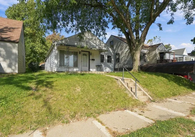 Photo 3 of Manufactured home for sale at 2317 Charlotte Ave, Fort Wayne, IN 46805 | MLS# 202642515 | Listing updated on 2026-10-14