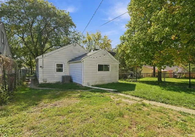 Photo 4 of Manufactured home for sale at 2317 Charlotte Ave, Fort Wayne, IN 46805 | MLS# 202642515 | Listing updated on 2026-10-14