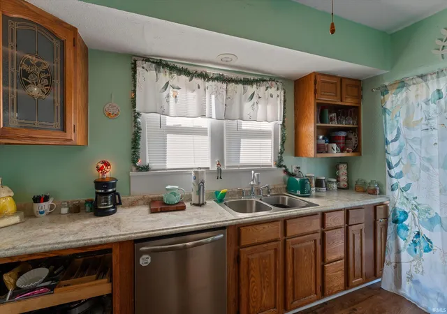 Photo 3 of Sale Pending at 230 E Broadway St, Mishawaka, IN 46545 | MLS# 202642530 | Listing updated on 2026-10-28