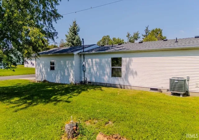 Photo 4 of Manufactured home for sale at 614 N Sycamore St, Fairmount, IN 46928 | MLS# 202642538 | Listing updated on 2026-10-24