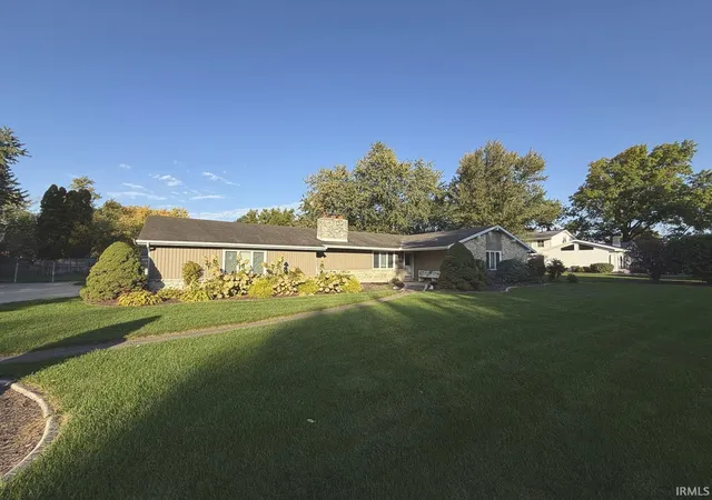 Photo 1 of Sale Pending at 2824 Greenbriar Dr, Fort Wayne, IN 46804 | MLS# 202642539 | Listing updated on 2026-10-14
