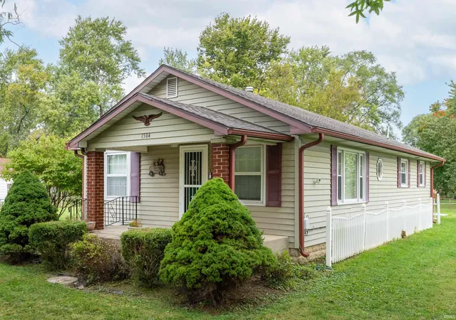 Manufactured home for sale at 1504 E 22nd Street, Muncie, IN 47302 | MLS# 202642567