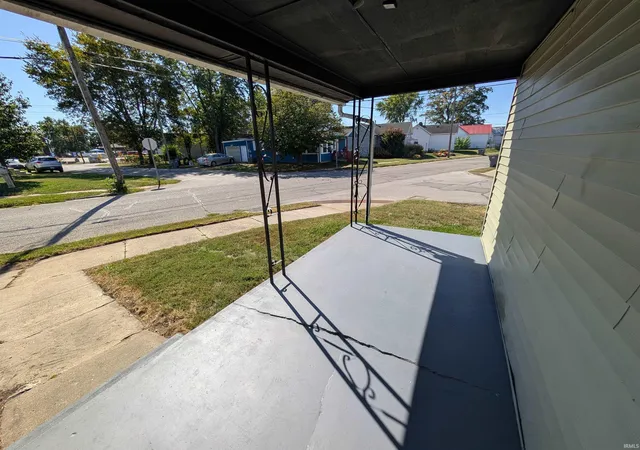 Photo 2 of Manufactured home for sale at 1652 Indiana St, Vincennes, IN 47591 | MLS# 202642572 | Listing updated on 2026-10-14