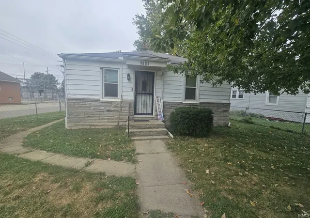 Manufactured home for sale at 1944 W 10th Street, Muncie, IN 47302 | MLS# 202642624