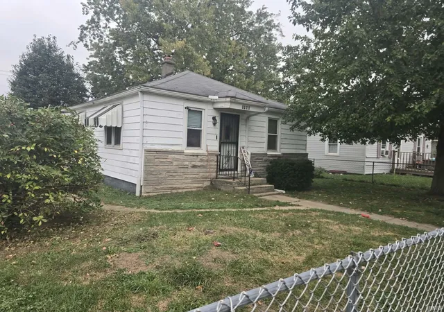 Photo 2 of Manufactured home for sale at 1944 W 10th Street, Muncie, IN 47302 | MLS# 202642624 | Listing updated on 2026-10-14