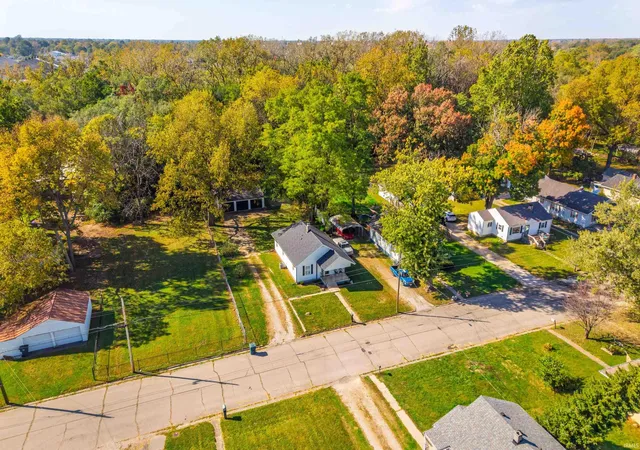 Photo 3 of Manufactured home for sale at 1405 S Ribble Ave, Muncie, IN 47302 | MLS# 202642665 | Listing updated on 2026-10-15