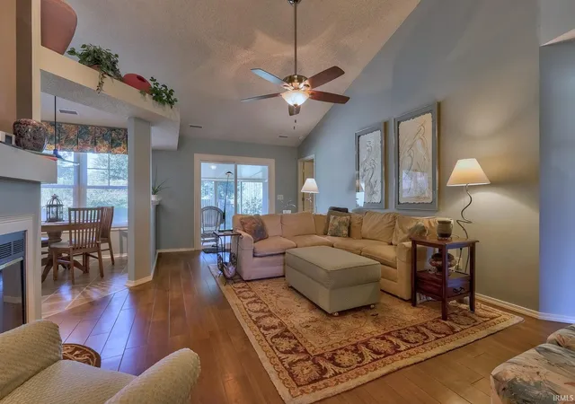 Photo 3 of Sale Pending at 1837 Colonnade Ct, Evansville, IN 47715 | MLS# 202642669 | Listing updated on 2026-10-17