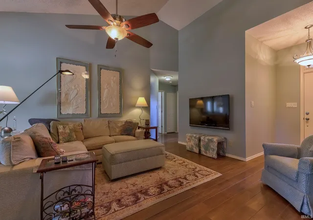Photo 3 of Sale Pending at 1837 Colonnade Ct, Evansville, IN 47715 | MLS# 202642669 | Listing updated on 2026-10-17