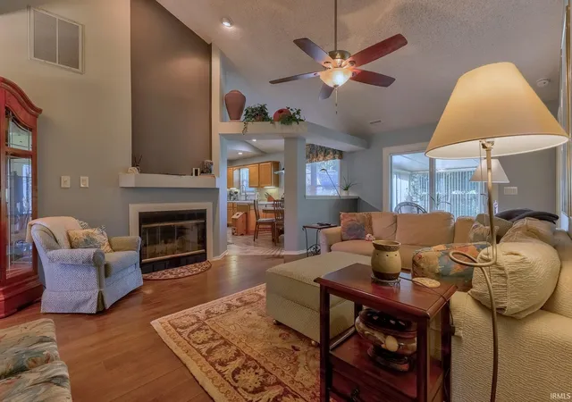 Photo 4 of Sale Pending at 1837 Colonnade Ct, Evansville, IN 47715 | MLS# 202642669 | Listing updated on 2026-10-17