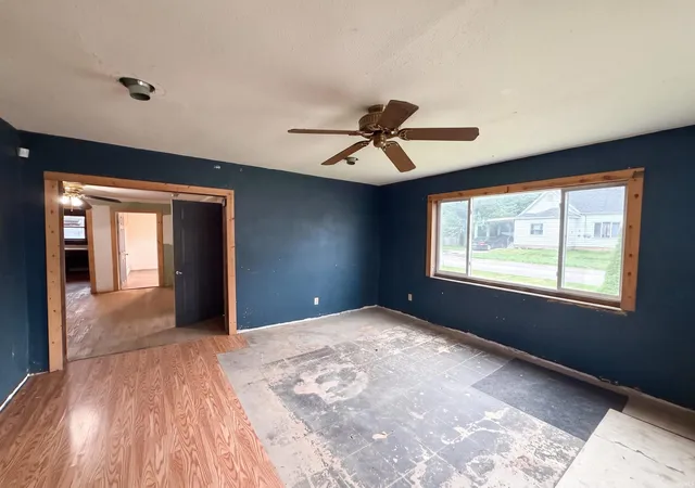 Photo 3 of Manufactured home for sale at 309 Ne B St, Linton, IN 47441 | MLS# 202642683 | Listing updated on 2026-10-15