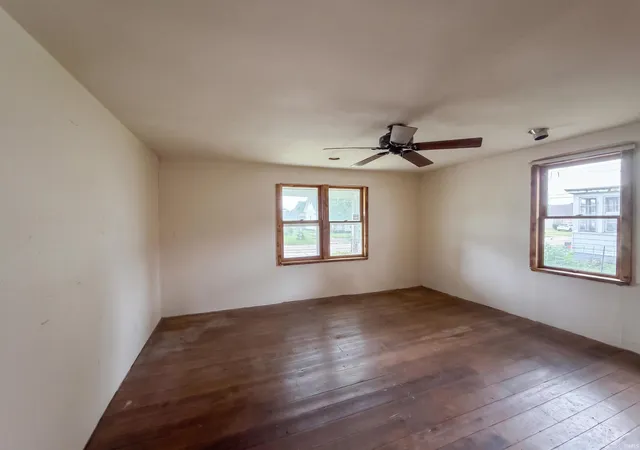 Photo 3 of Manufactured home for sale at 309 NE B St, Linton, IN 47441 | MLS# 202642683 | Listing updated on 2026-10-15