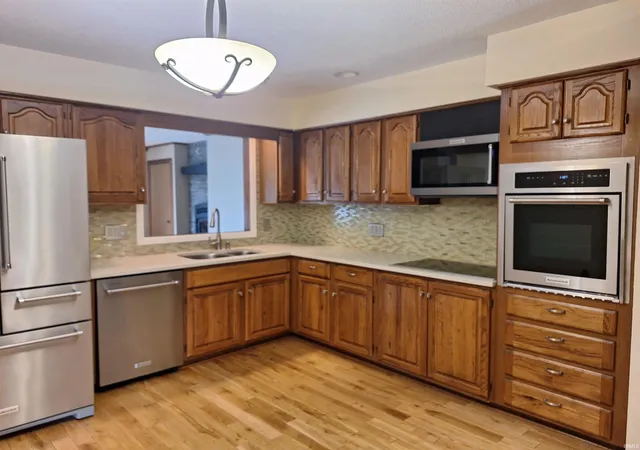 Photo 2 of Manufactured home for sale at 674 Fairway Dr, Wabash, IN 46992 | MLS# 202642689 | Listing updated on 2026-10-28