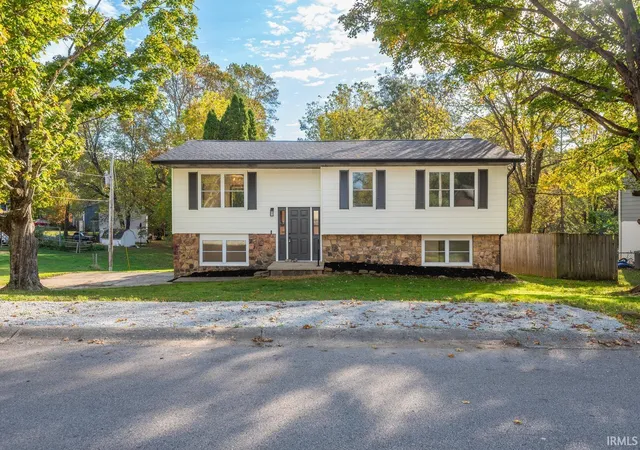 Manufactured home for sale at 100 N Langley Dr, Ellettsville, IN 47429 | MLS# 202642691