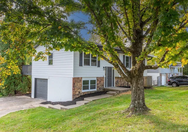 Photo 1 of Manufactured home for sale at 100 N Langley Dr, Ellettsville, IN 47429 | MLS# 202642691 | Listing updated on 2026-10-21