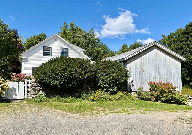 Photo 1 of Single family home for sale at 3715 Route 11, Londonderry, VT 05148 | MLS# 5061900 | Listing updated on 2026-09-09