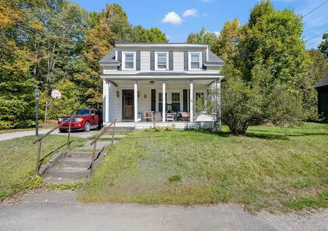 Photo 4 of Single family home for sale at 21 Spring St, Colebrook, NH 03576 | MLS# 5062515 | Listing updated on 2026-09-24
