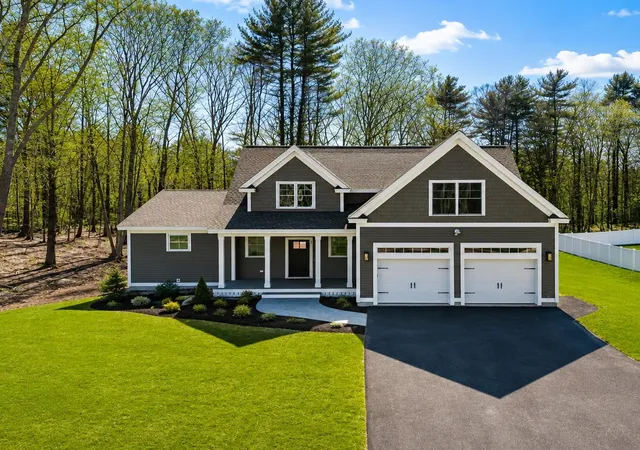 Photo 1 of Sale Pending at 7 Washburn Farm Ln, Kittery Point, ME 03905 | MLS# 5062803 | Listing updated on 2026-09-08