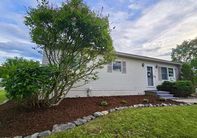 Photo 2 of Single family home for sale at 274 Scottsdale Rd, Newport, VT 05855 | MLS# 5063075 | Listing updated on 2026-09-07