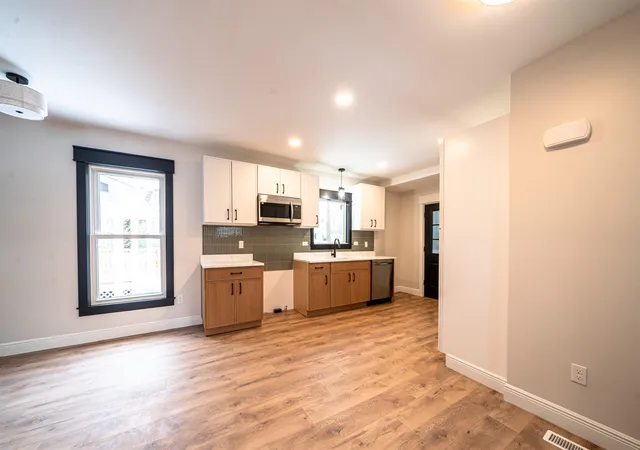 Townhouse for sale at 36b Courtland St, Nashua, NH 03064 | MLS# 5074134