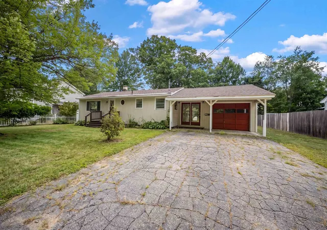 Photo 1 of Single family home for sale at 133 Lafayette St, Laconia, NH 03246 | MLS# 5077378 | Listing updated on 2026-09-21