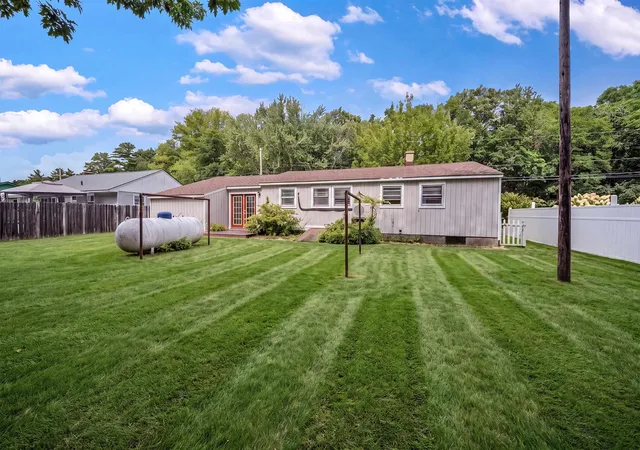 Photo 3 of Single family home for sale at 133 Lafayette St, Laconia, NH 03246 | MLS# 5077378 | Listing updated on 2026-09-21