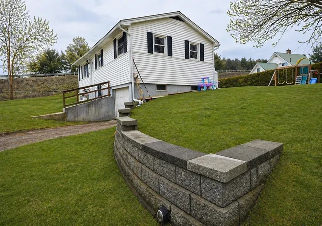 Photo 2 of Single family home for sale at 3680 Memorial Dr, Saint Johnsbury, VT 05819 | MLS# 5079463 | Listing updated on 2026-09-06