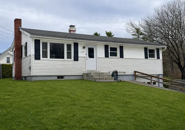 Photo 3 of Single family home for sale at 3680 Memorial Dr, Saint Johnsbury, VT 05819 | MLS# 5079463 | Listing updated on 2026-09-06