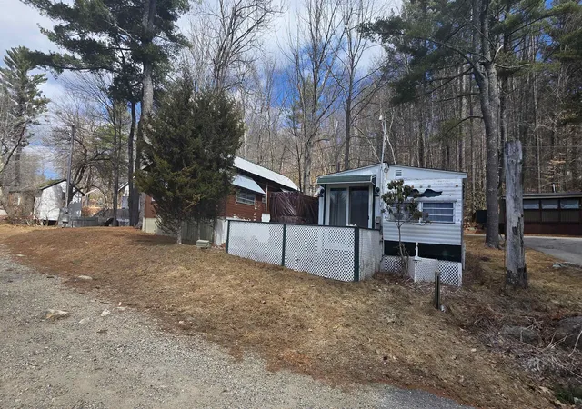Photo 3 of Manufactured home for sale at 6 Viewland Ct #26, Alton, NH 03809 | MLS# 5081232 | Listing updated on 2026-10-04