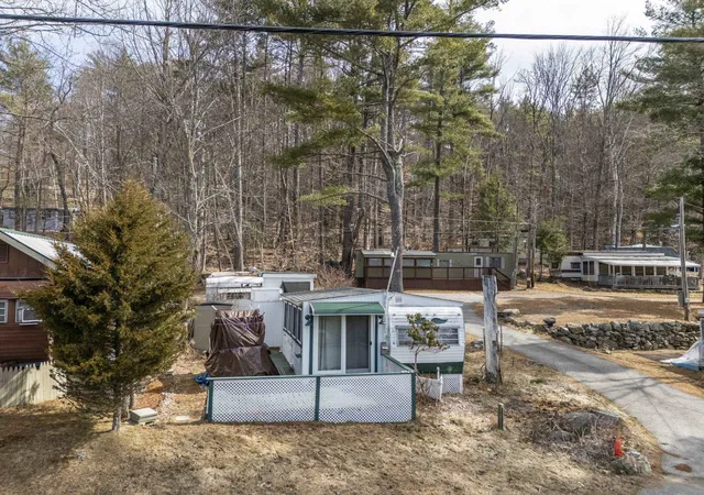 Photo 4 of Manufactured home for sale at 6 Viewland Ct #26, Alton, NH 03809 | MLS# 5081232 | Listing updated on 2026-10-04